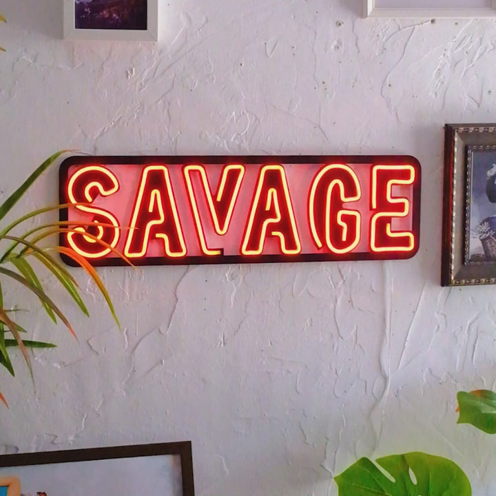 Arte della parete al neon Savage